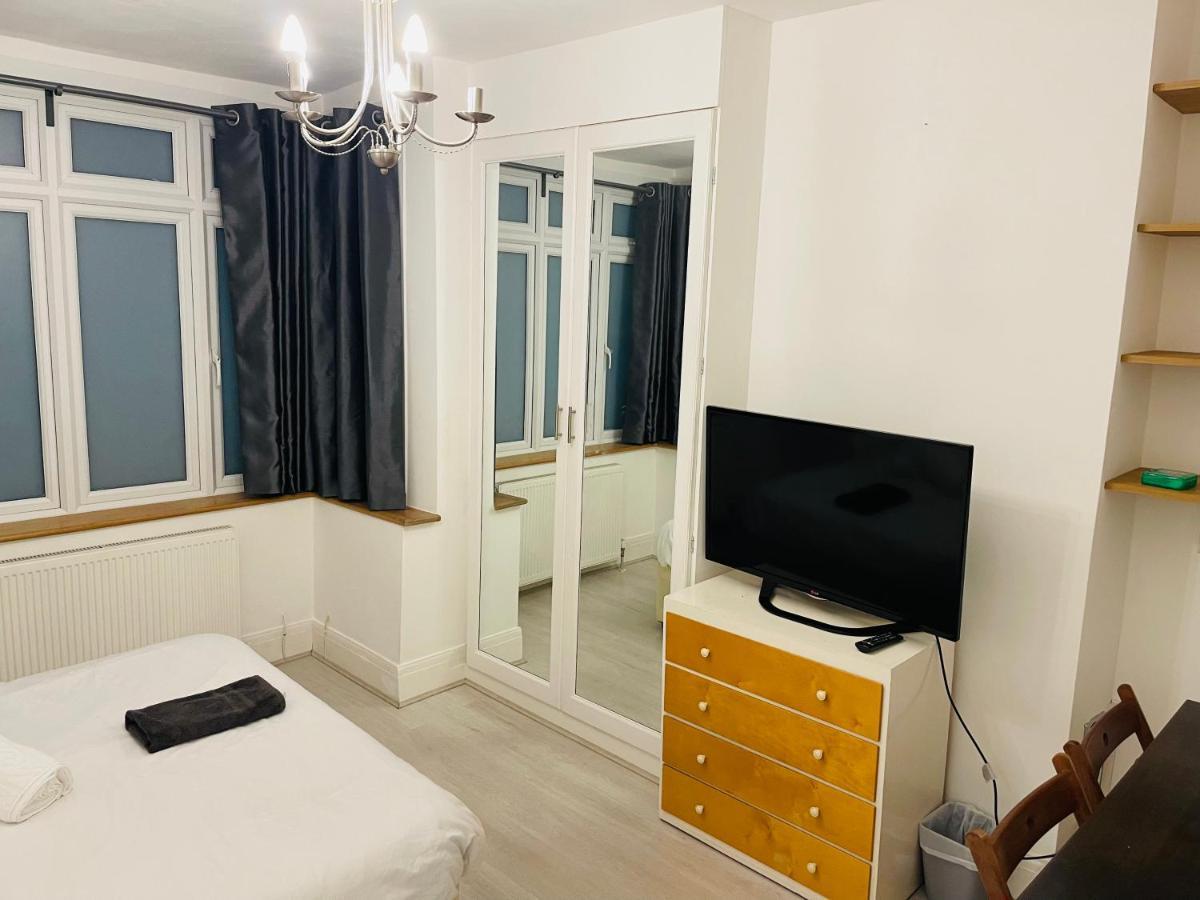 London Rooms With Free Parking 134 Edgware Exterior photo